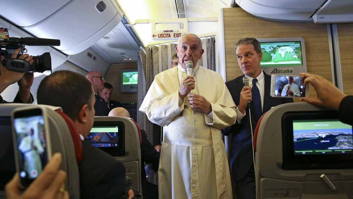 Papież Franciszek powiedział dziennikarzom w drodze do Chile, że boi się wojny nuklearnej. Podczas rozmowy na pokładzie samolotu w poniedziałek podkreślił, że wystarczy incydent, aby taką wojnę wywołać.