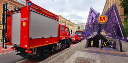 Koszmarny wypadek na stacji metra w Śródmieściu. "Akcja reanimacyjna nie zakończyła się sukcesem"