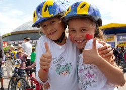 Kochasz swoje dziecko? Załóż mu kask, głowę ma tylko jedną