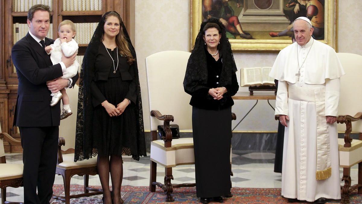 Pope Francis poses with Sweden's Queen Silvia, Princess Madeleine and her husband O'Neill  holding their daughter Princess Leonore during a meeting at the Vatican