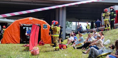 Autobus spadł z mostu. Przerażające relacje świadków wypadku. "Patrzyłam na coś, czego nie rozumiem"