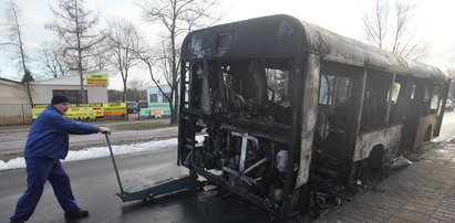 Autobus spłonął na przystanku