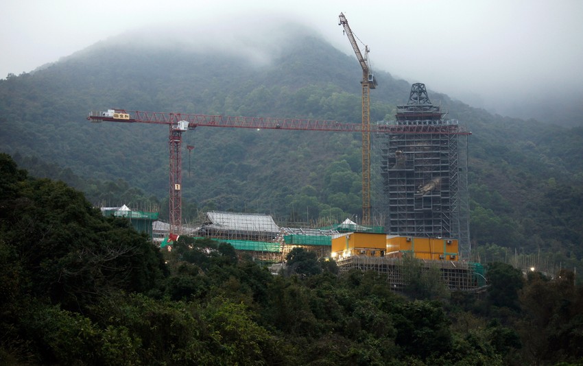 Priča se da će manastir C Šan sa džinovskom statuom Bude, čiji je izgradnju većim delom finansirao Li, biti poslednje počivalište tajkuna (na slici: rekonstrukcija statue 2012).