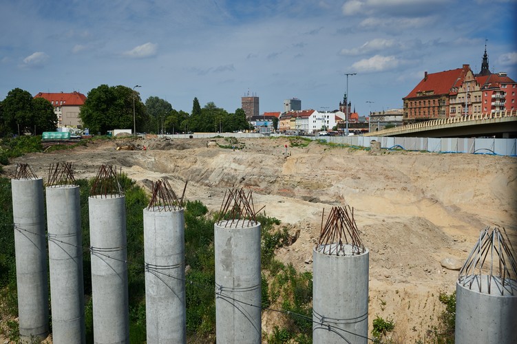Ponadto znajdą się tam nowoczesne powierzchnie biurowe z oddzielnym parkingiem dla pracowników. <br><br>fot. (aw/cat) PAP/Adam Warżawa