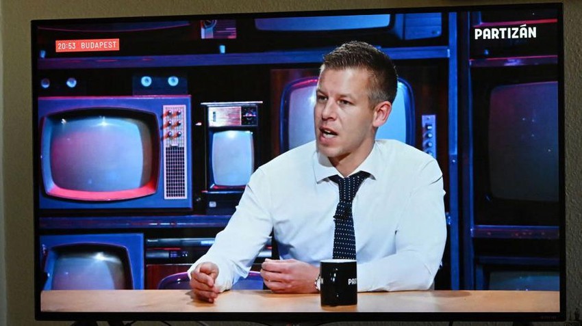 Veliki broj Mađara je gledalo Mađarev intervju 14. februara 2024. godine, u kojem je oštro kritikovao Orbanovu stranku | Foto: ATTILA KISBENEDEK/AFP