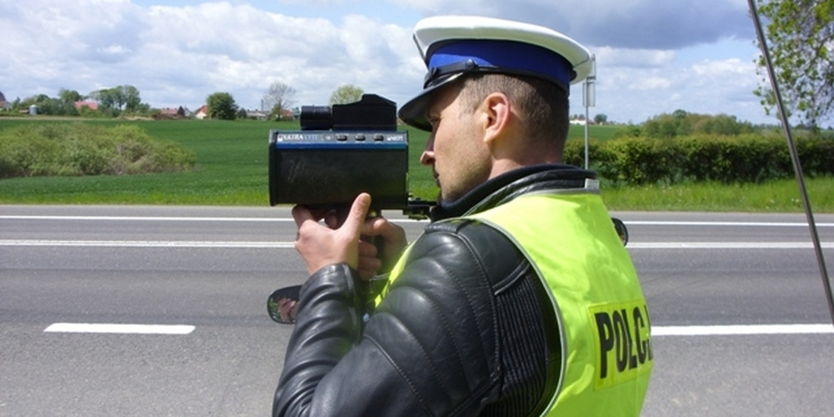 Policjant z suszarką