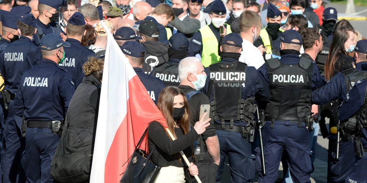 Górnicy w ostatniej chwili odwołali przyjazd do Warszawy. Jak poinformowali na FB, manifestację trzeba było odwołać m.in. z powodu trudnej sytuacji epidemicznej na Śląsku.