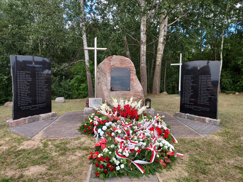 Pomnik poświęcony żołnierzom poległym w bitwie pod Sarnową Górą