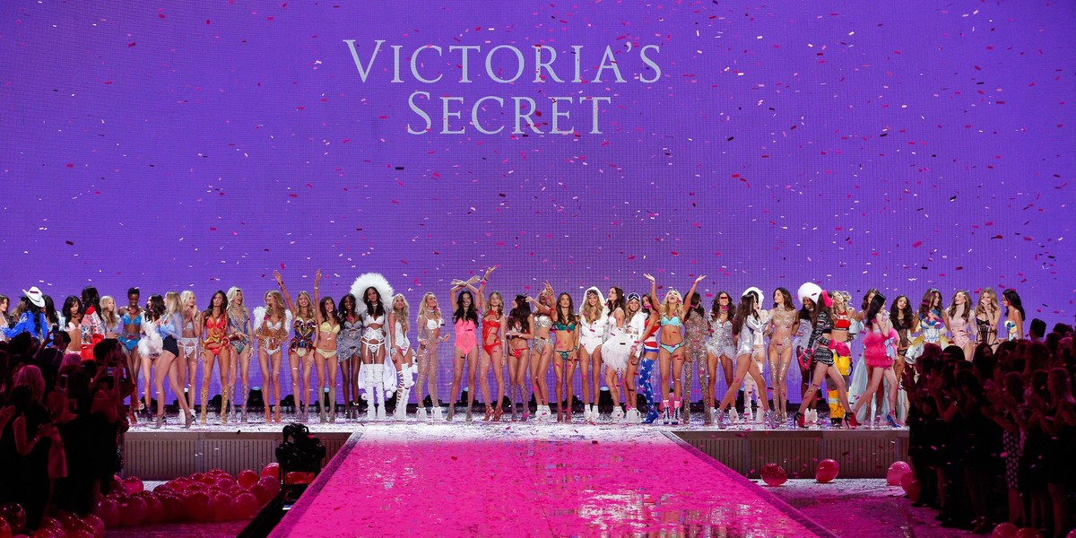 Aniołki Victoria's Secret na wybiegu