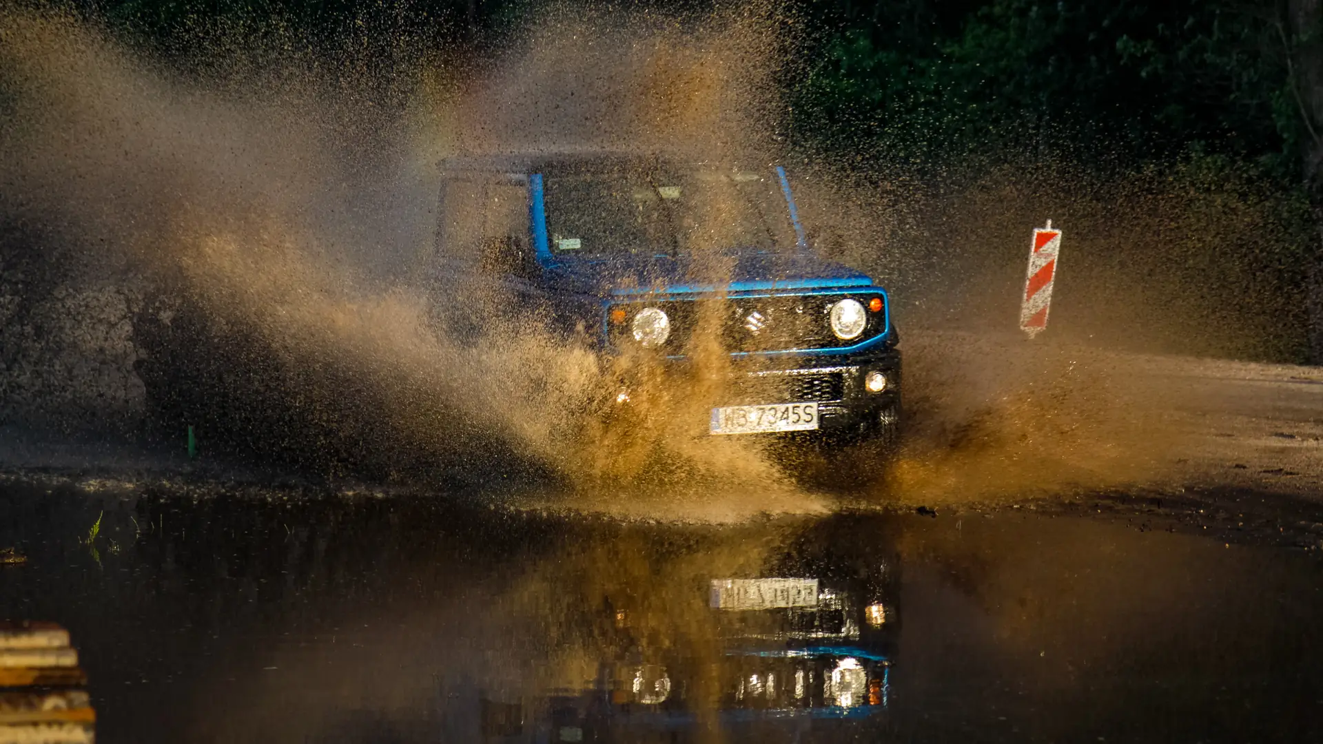 Im dalej od asfaltu, tym lepiej. Testujemy legendarne Suzuki Jimny