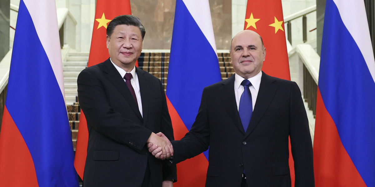 Chiński prezydent Xi Jinping (od lewej) i rosyjski premier Michaił Miszustin podczas spotkania w Moskwie. Rosja, 21 marca 2023 r. 