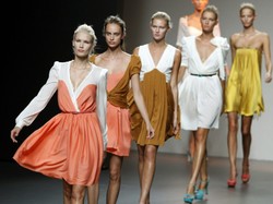 Zapowiedź następnego lata: najciekawsze pokazy z madryckiego tygodnia mody