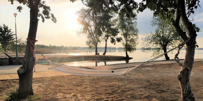 Hotel Cukiernia Żnin - obiekt dysponuje prywatną plażą