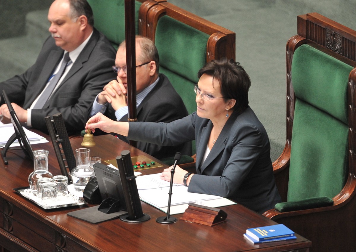 Parlamentarne biuro podróży. Kontrowersyjnych wyjazdów nie brakuje