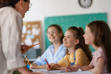 Általános iskolásoknak szóló tehetséggondozó programokat hirdet az MCC