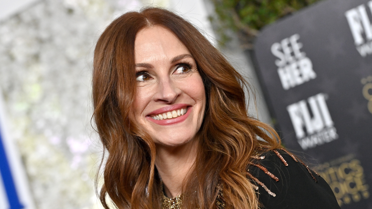 Julia Roberts 56 évesen tündököl a Vogue címlapján