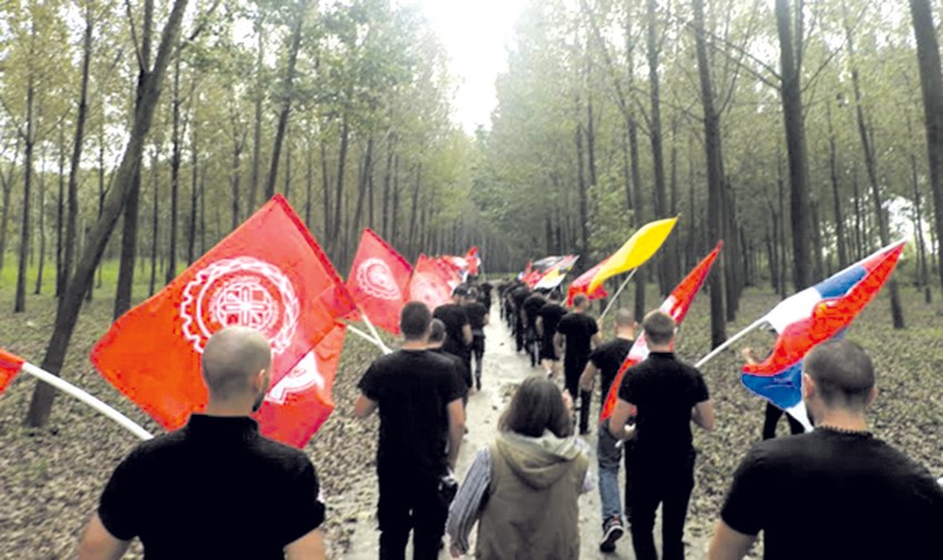 Srpski neonacisti na jednom od marševa u Srbiji
