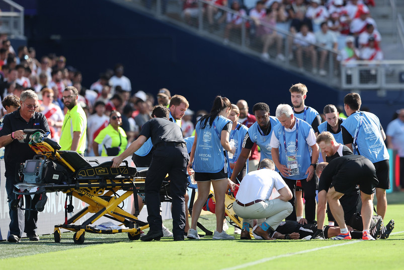 Dramatyczne chwile na Copa America. Sędzia zasłabł na boisku, ratował go bramkarz