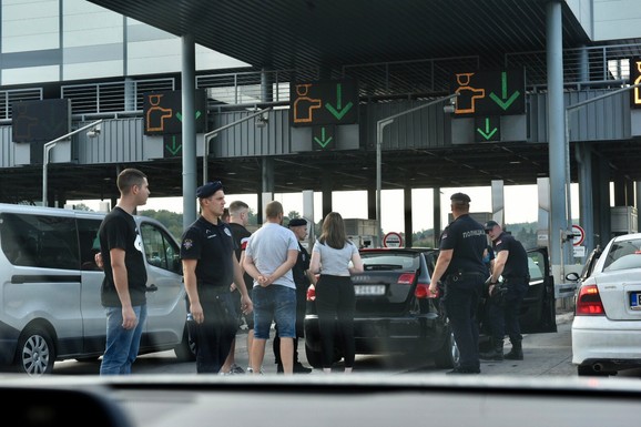 KOLAPS NA BATROVCIMA, ČEKA SE ČAK 8 SATI! Kilometarske kolone na izlazu iz Srbije za OVE vozače