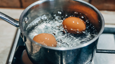 Sprytny patent, by jajka nie pękały podczas gotowania