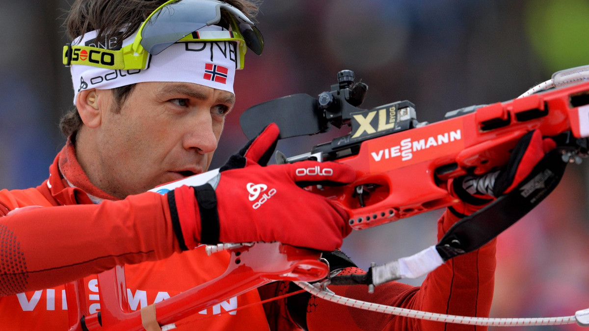 Ole Einar Bjoerndalen nie będzie przygotowywał się z reprezentacją Norwegii do biathlonowych mistrzostw świata w Kontiolahti. 41-letni multimedalista po raz kolejny w karierze postawił na indywidualne przygotowania.