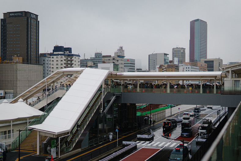 Tokio: Na kultowej linii Yamanote otwarta została nowa stacja kolejowa – Takanawa Gateway