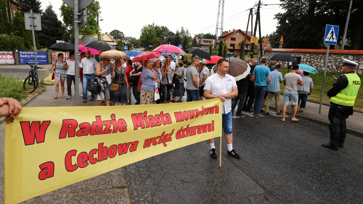 Mieszkańcy ulicy Cechowej w Krakowie w końcu doczekają się planu zagospodarowania przestrzennego, o który zabiegali od lat. Podczas protestów, które zorganizowano w czerwcu i we wrześniu ubiegłego roku, domagali się, aby zabezpieczyć tę część miasta przed budową osiedli i bloków. Mieszkańcy tłumaczyli, że rejon Piasków Wielkich to miejsce z zabudową jednorodzinną i jeden z ostatnich obszarów zielonych w Krakowie.