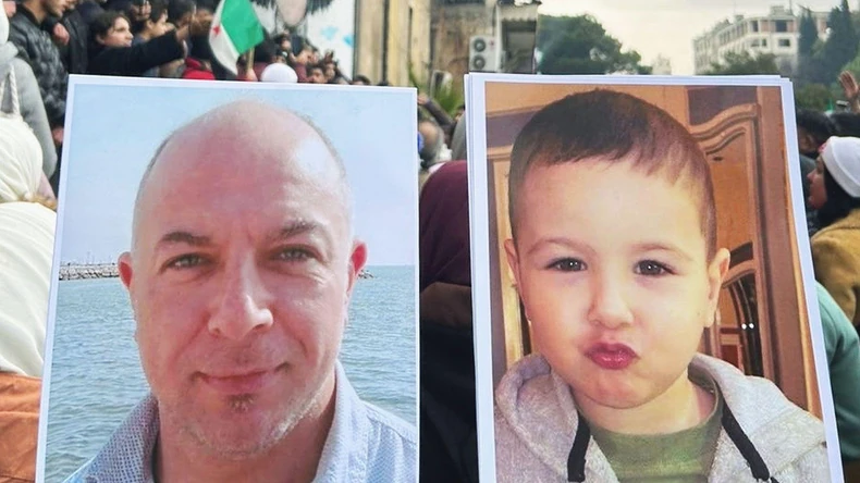 Plakati na kojima su slike Reminog nestalog muža Osama Turdžmana i njihovog sina Karima | Foto: Reem al-Kari