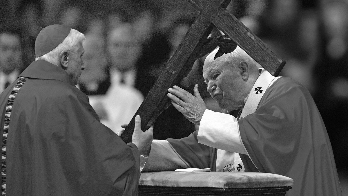 Niezwykły gest Jana Pawła II wobec kardynała Ratzingera. Zrobił to na łożu śmierci