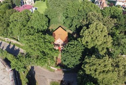 Król Wikingów Harald Sinozęby pochowany w Polsce? Archeolog ocenia "przełomowe odkrycie"