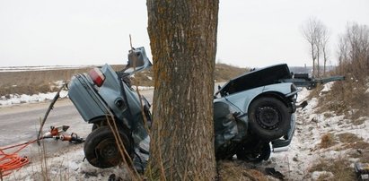 Śmierć w bmw. 19-latek zabił się o drzewo