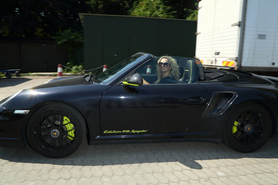 Joanna Liszowska w swoim Porsche