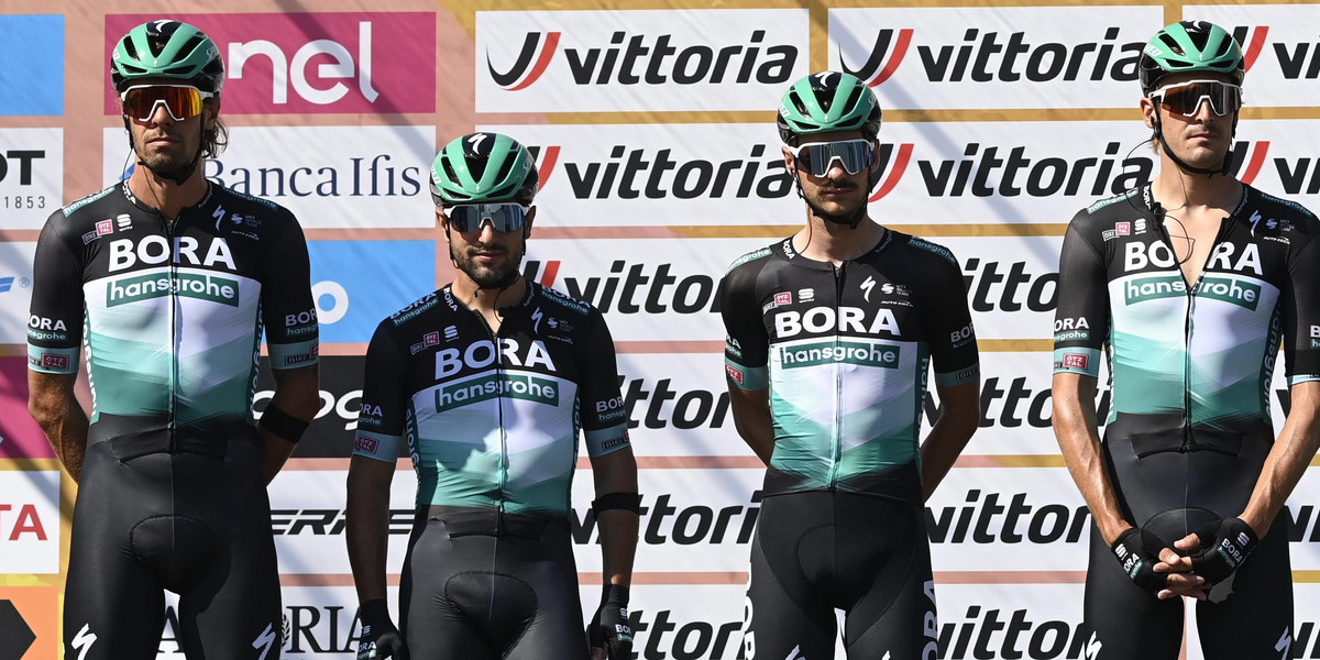 Samochód wjechał w kolarzy Bora-hansgrohe 