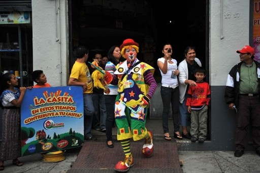 GUATEMALA - PARADE - CLOWNS