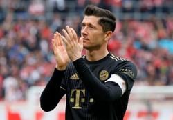 Barcelona dementuje informacje o negocjacjach z agentem Lewandowskiego