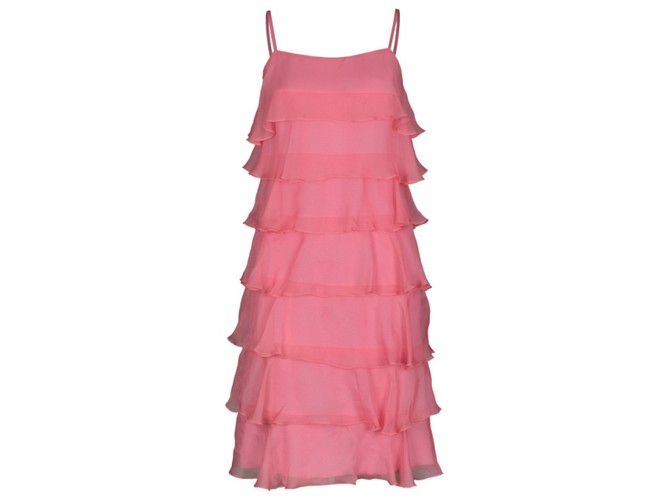 Kobiecości nigdy dość - modne sukienki na lato 2011 z kolekcji Top Secret