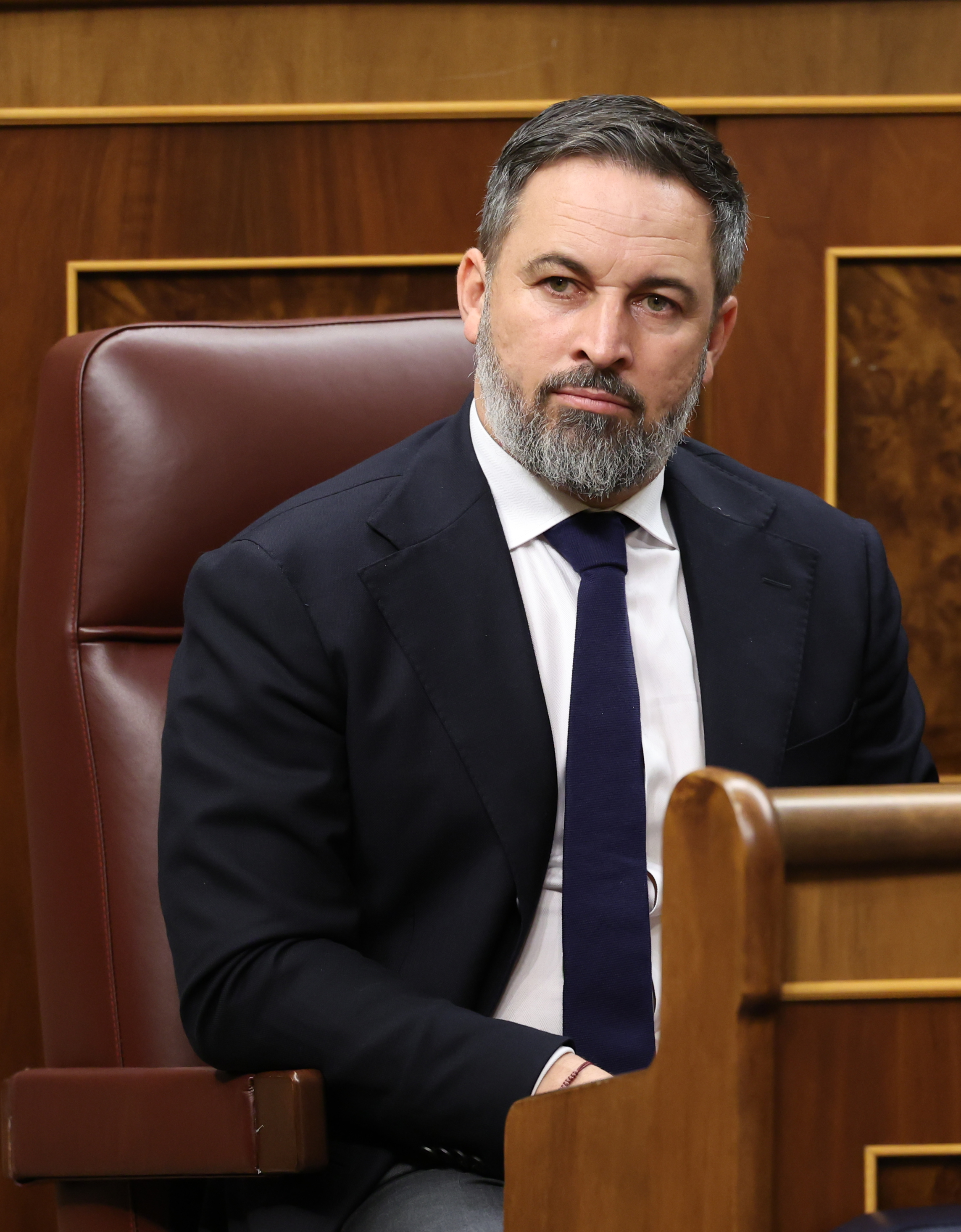 Feijóo carga contra la corrupción de Sánchez mientras negocia con Vox