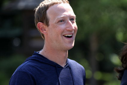 Zuckerberg przez dwa miesiące systematycznie pozbywał się udziałów. Zainkasował wielką sumę