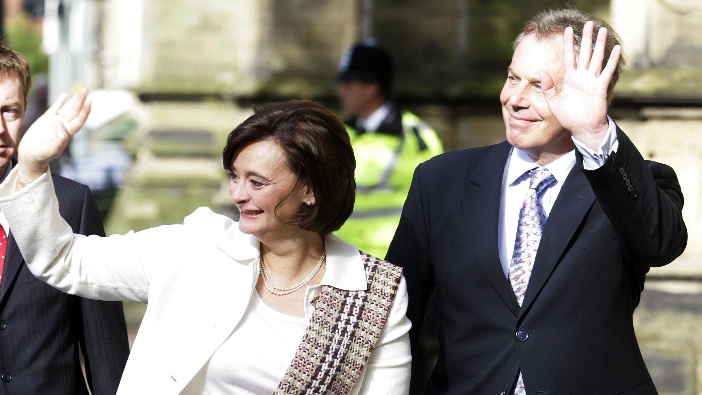 Tony Blair advised to repay £7,600 designer clothes discount