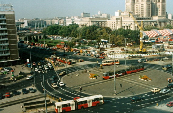 Rondo Dmowskiego - widok z hotelu Forum, rok 1993. Źródło: Flickr, Autor: Mark Wahl, Licencja: CC-BY 2.0 