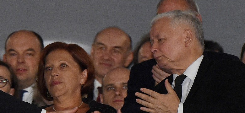 Poseł PO ujawnia szczegóły kariery "pani Basi". W czasach PRL pracowała w Kancelarii Tajnej