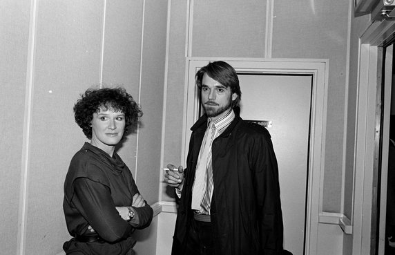 Glenn Close i Jeremy Irons (1984 r.)