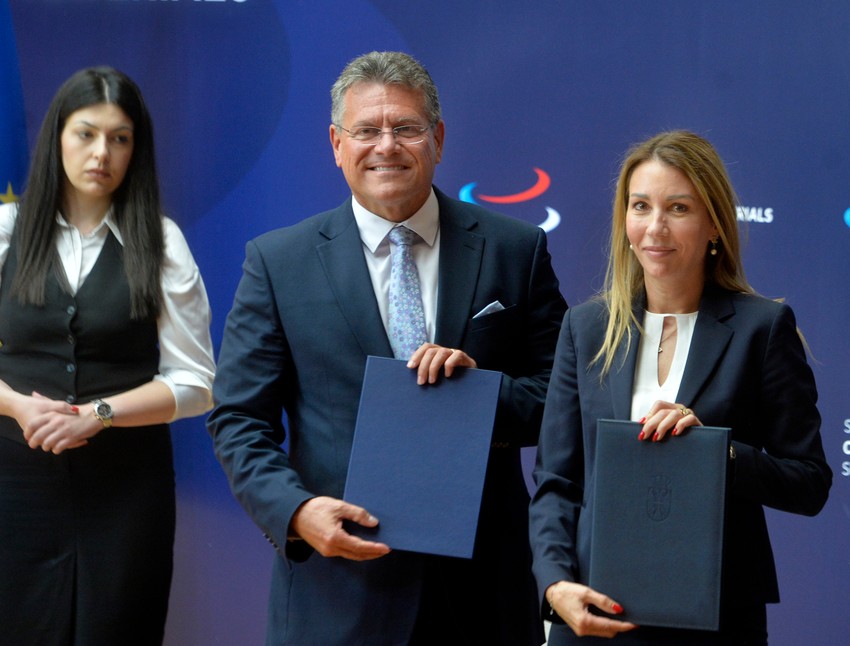 Memorandum su potpisali potpredsednik Evropske komisije i komesar za međuinstitucionalne odnose i strateško predviđanje Maroš Šefčovič i ministarka rudarstva i energetike Dubravka Đedović Handanović