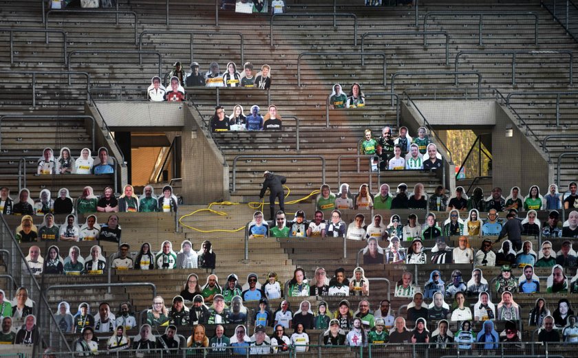 Na stadionie w Moenchegladbach zamiast kibiców pojawiły się ich zdjęcia