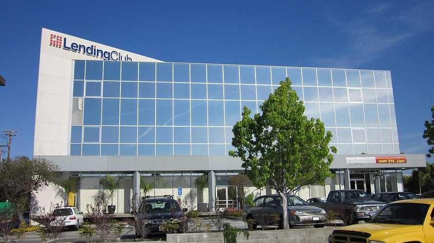 Lending Club jest amerykańską firmą umożliwiającą dokonywanie internetowych pożyczek. Jest pierwszą tego typu firmą, która oferuje ubezpieczenie transakcji oraz oferuje możliwość handlu nimi na rynku wtórnym. Wartość firmy to 3,8 mld dol.