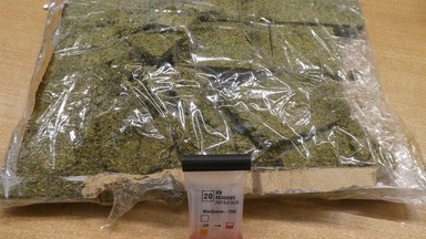 Odkryli niecodzienny przemyt. Marihuana znajdowała się w paczce z żelkami