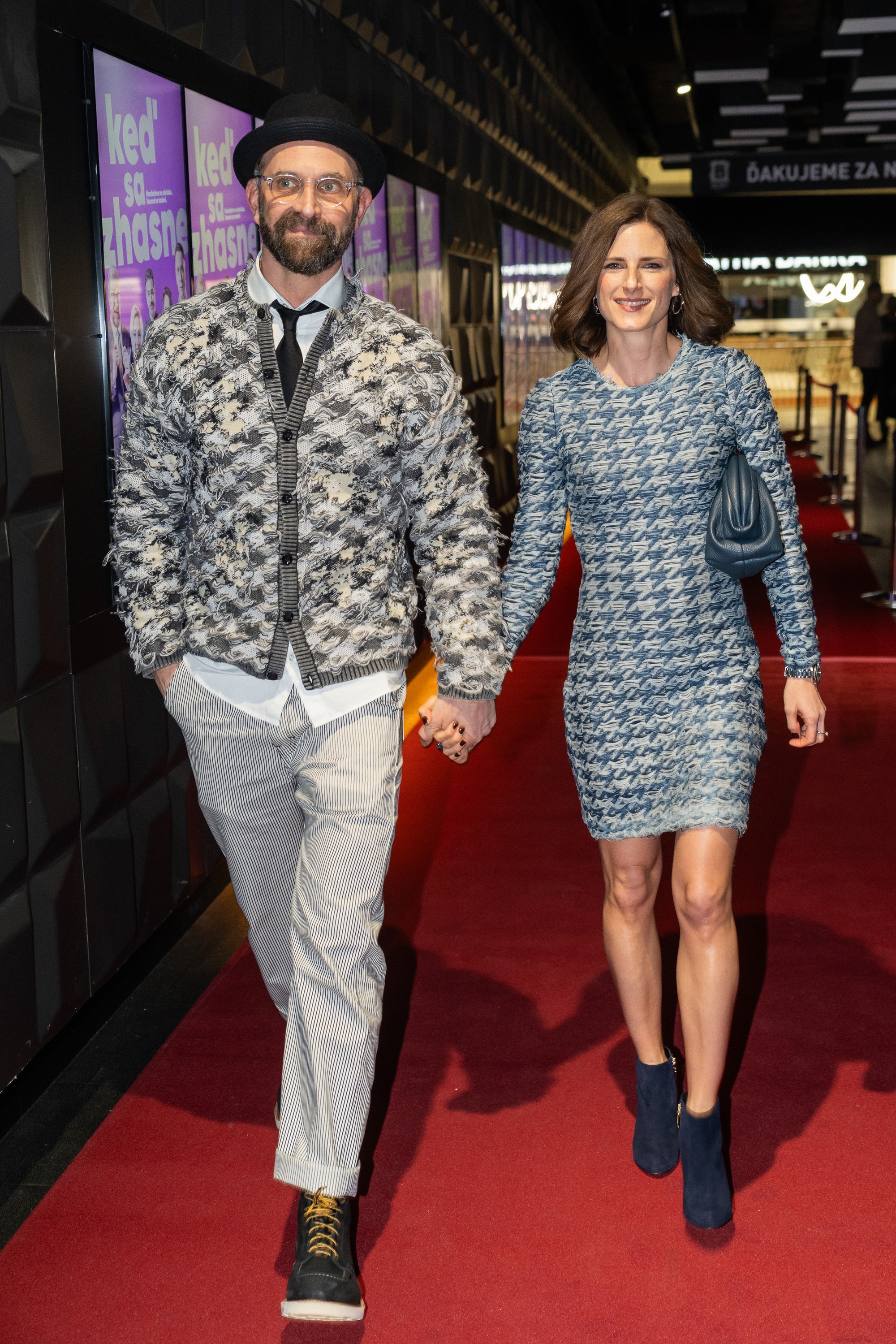 Tomáš Maštalír s manželkou na premiére komédie Keď sa zhasne.