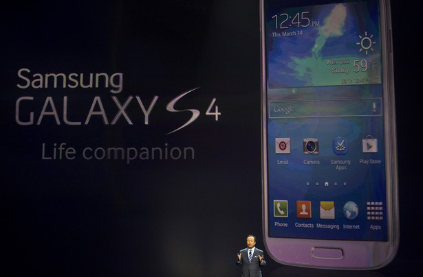 Szef Samsunga J.K. Shin podczas prezentacji najnowszego smartfona Samsung Galaxy S4 na Times Square w Nowym Jorku, 14.03.2013
