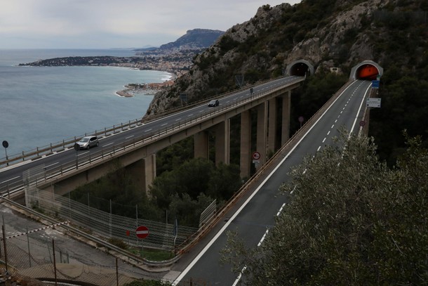 The Wider Image: Migrants risk death crossing Alps to reach France