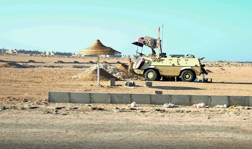 Posterunek wojskowy przy szosie niedaleko Szarm el-Szejk